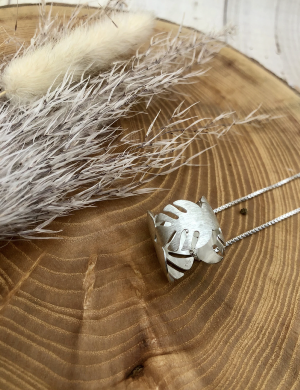 Kette mit Anhänger - Monstera – Bild 4
