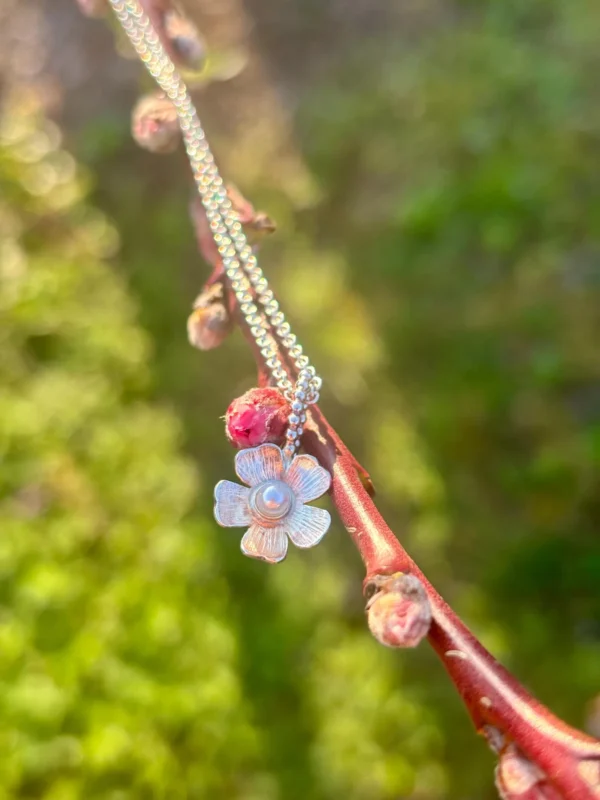 Kette mit Anhänger - silber Blüte