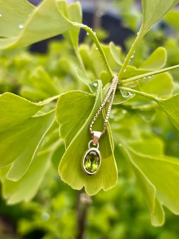 Kette mit Anhänger - gelbgold Peridot – Bild 2